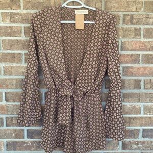 COPY - Gorgeous blouse + shorts romper by Audrey camo green with polka dot de…